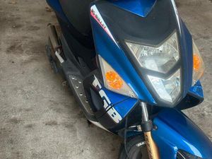 HALLO VERKAUFT WIRD EIN ROLLER DER MARKE TGB BULLET