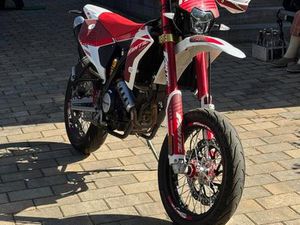 FANTIC XMF125 MOTARD 4T ROT/WEIß, NEUWERTIG