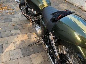 ② ÉTAT DE LA SALLE D'EXPOSITION DU THRUXTON 900