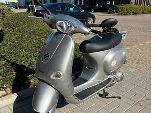 ② VESPA ET4 125 CC – ROULE PARFAITEMENT – PRÊTE À PARTIR