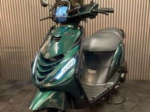 PIAGGIO ZIP 4T 3V BROM 2024 FULL OPTION JAGUAR GREEN 1 EIGNR — SCOOTERS | PIAGGIO — MARKTPLAATS