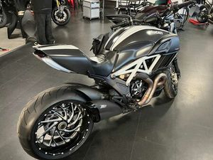 DUCATI DIAVEL CARBON WEIß TOP ZUSTAND VIEL ZUBEHÖR