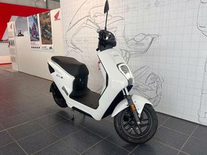 HONDA EM1 E: ELEKTROROLLER