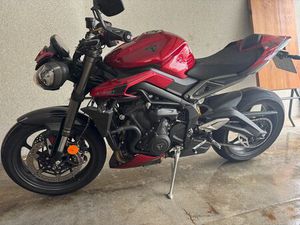 TRIUMPH STREET TRIPLE 765 RS