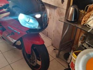 ② KAWAZAKI ZX 9R NINJA 900 CC ANNÉE 2000 CTOK