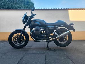 MOTO GUZZI V7