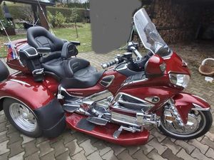 PREDÁM HONDU GL 1800 TRIKE S VOZÍKOM