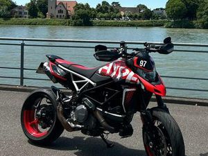 ② DUCATI HYPERMOTARD 950 RVE