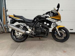 YAMAHA FZS 600 FAZER RJ021