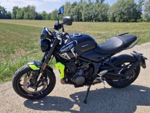 TRIUMPH TRIDENT 660