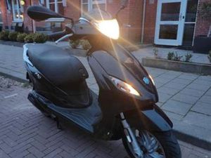 PIAGGIO FLY 4-TAKT – ZEER NETJES – 9000 KM – BOUWJAAR 2012 — SCOOTERS | PIAGGIO — MARKTPLAATS