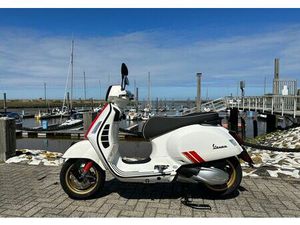 VESPA GTS 300 RACING SIXTIES