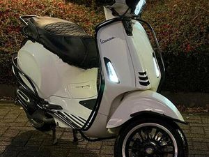 ② VESPA SPRINT 50 CC