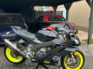 APRILLIA RSV4 RF AKRA, CARBON, WENIG KM, SCHMIEDERAD,