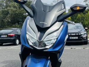 HONDA FORZA 350 CARCAVELOS E PAREDE