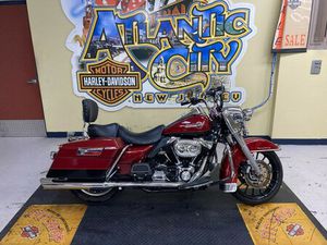 2006 HARLEY-DAVIDSON® ROAD KING® FIRE RED PEARL/VIVID BLACK