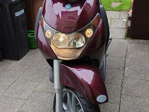MOTORROLLER BEVERLY 125 CCM BAUJAHR 2004 TOP