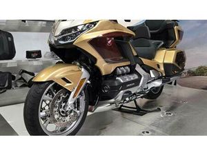 VENDO HONDA GL 1800 GOLD WING TOUR 50° ANNIVERSARIO (2025 - 26) USATA A CATANZARO (CODICE 9896545) - MOTO.IT