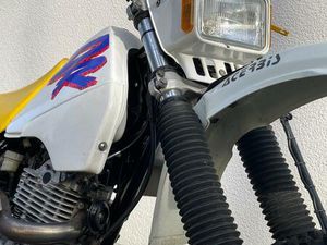 SUZUKI DR 350