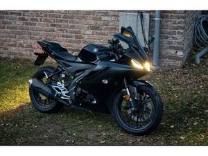 YAMAHA YZF-R125 2025 SCHWARZ 700KM WERKSGARANTIE