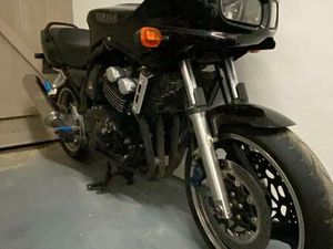 YAMAHA FZS 600