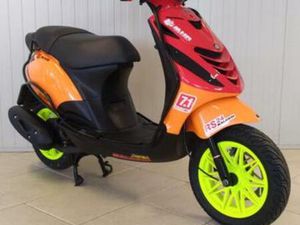 PIAGGIO ZIP MALOSSI EDITIE -45KM -2023 — SCOOTERS | PIAGGIO — MARKTPLAATS