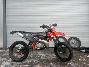 ② KTM EXC 250 – 2017 (LAATSTE CARBURATEURMODEL)