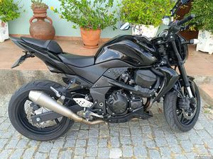 KAWASAKI Z750