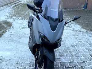 YAMAHA T-MAX 560