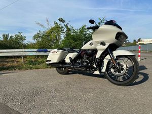 HARLEY-DAVIDSON ROAD GLIDE CVO