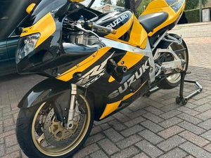 ② SUZUKI GSXR 750