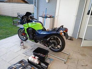 ② KAWASAKI GPZ900R