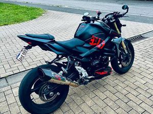 ② SUZUKI GSR 750 (ABS)