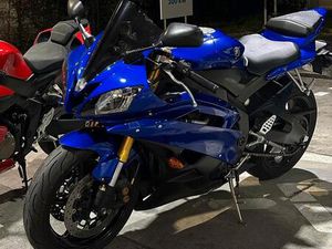 ② YAMAHA R6