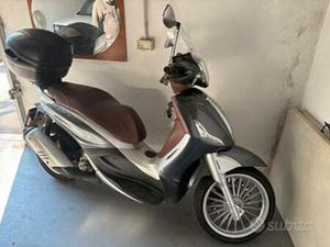 BEVERLY 300 - 2018 - 21.500 KM - BAULE+PARABREZZA