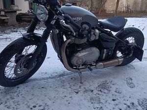 TRIUMPH BONNEVILLE BOBBER GRIGIO