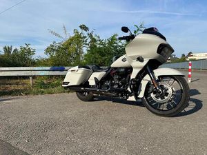 HARLEY-DAVIDSON ROAD GLIDE CVO