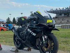 YAMAHA R1 2021 PISTA