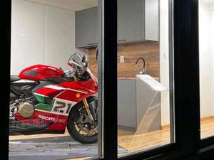 DUCATI PANIGALE V2 TROY BAYLISS 1ST CHAMPIONSHIP