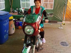 KAWASAKI W800 MIT BIKINI-VERKLEIDUNG