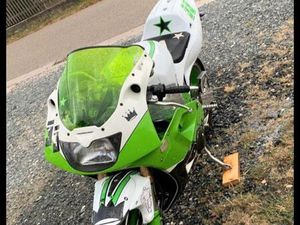 KAWASAKI ZXR 400 - VIELE UMBAUTEN