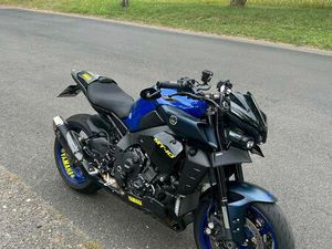 MT10 AKRAPOVIC INSPEKTION VOR 1500KM NEU VIEL ZUBEHÖR NEUZUSTAND