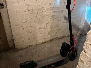 SEGWAY-NINEBOT MAX G30D II E-SCOOTER/ E-ROLLER, SCHNELLLADEGERÄT