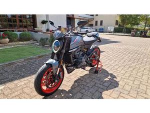 DUCATI MONSTER 937 AVIATOR GREY