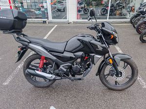 HONDA CBF CB125F CB 125 F, ETAT NEUF, TRES FAIBLE KILOMÉTRAGE