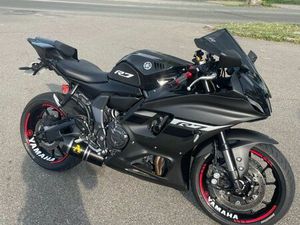 YAMAHA R7 2024