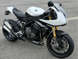 TRIUMPH SPEED TRIPLE 1200 RR