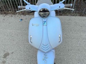 VESPA 946 SNAKE – UN MODÈLE COLLECTOR, DISPONIBLE MAINTENANT