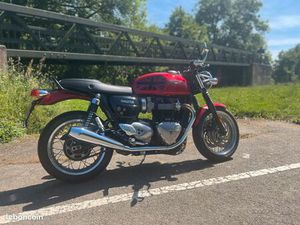 TRIUMPH THRUXTON 1200