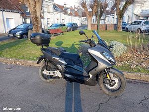 SCOOTER ÉLECTRIQUE NERVA EXE ÉQ. 125CM3